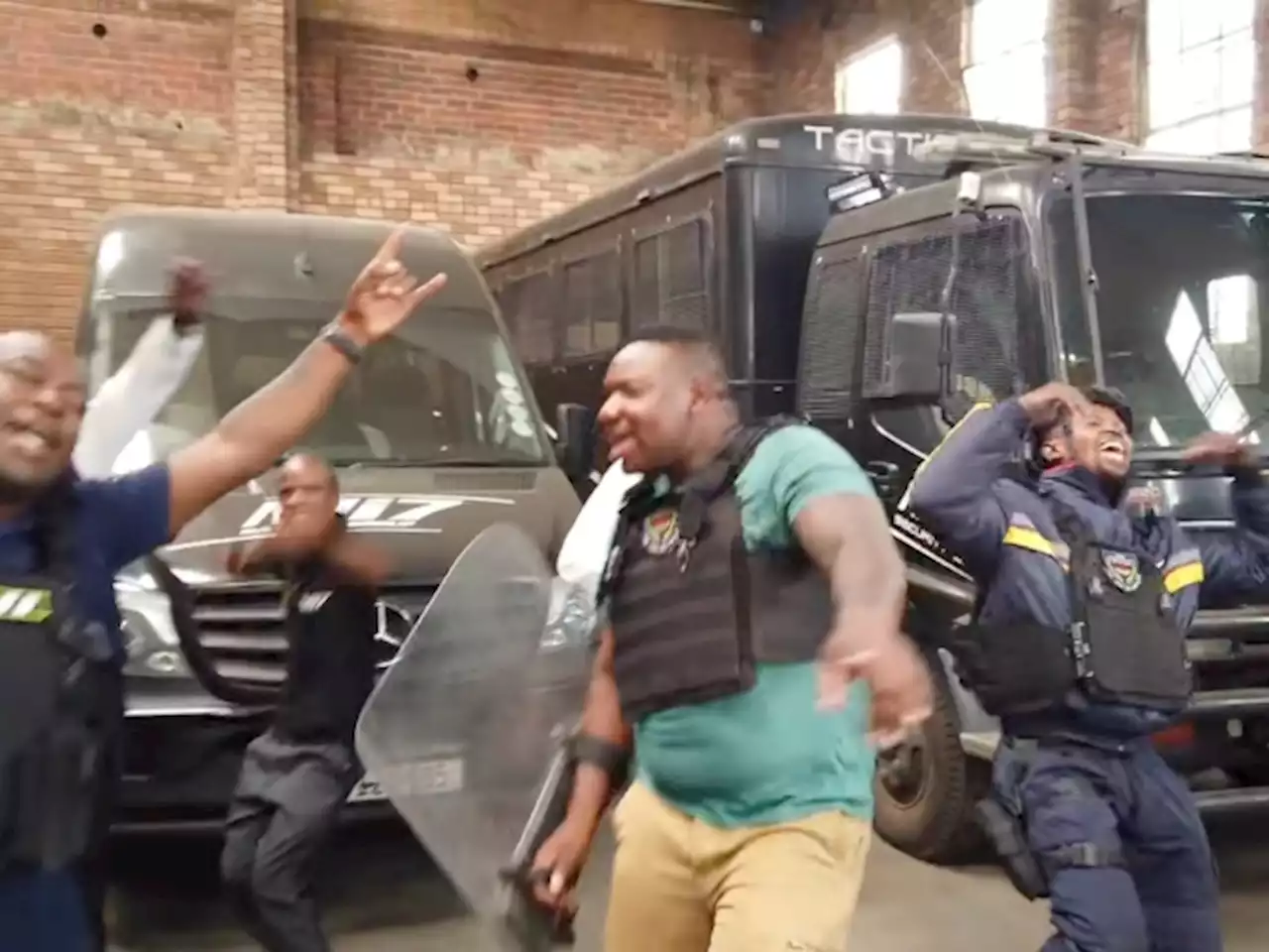 Not Sure What To Think Of This Video Of A Pretoria Security...