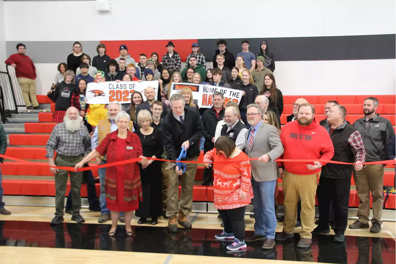 New Houston High School building opens over 4 years after 2018 quake