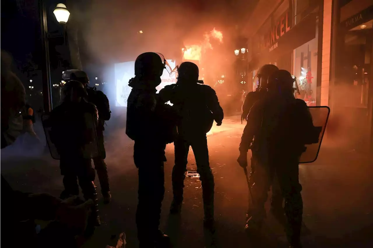 Frankreich: Randale bei Protesten, Polizei setzt Schlagstöcke und Tränengas ein