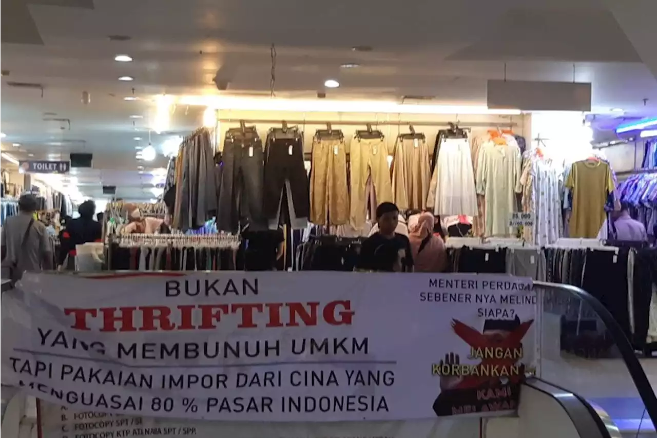 Thrifting Disebut Bunuh UMKM, Pedagang Pasar Senen Protes Banjir Impor China