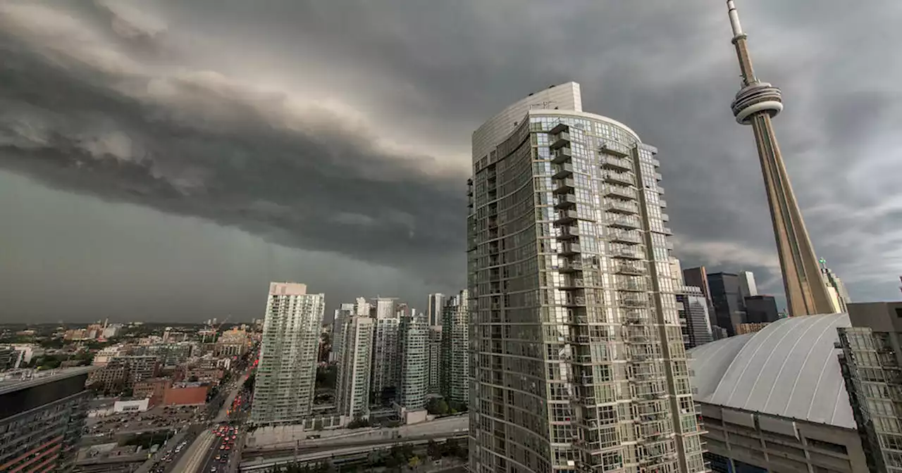 Toronto about to be hit with nasty spring storm bringing ice and intense wind