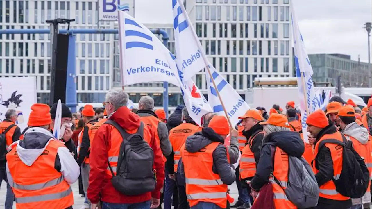 +++ Schüler in Brandenburg dürfen während des Streiks zu Hause bleiben +++