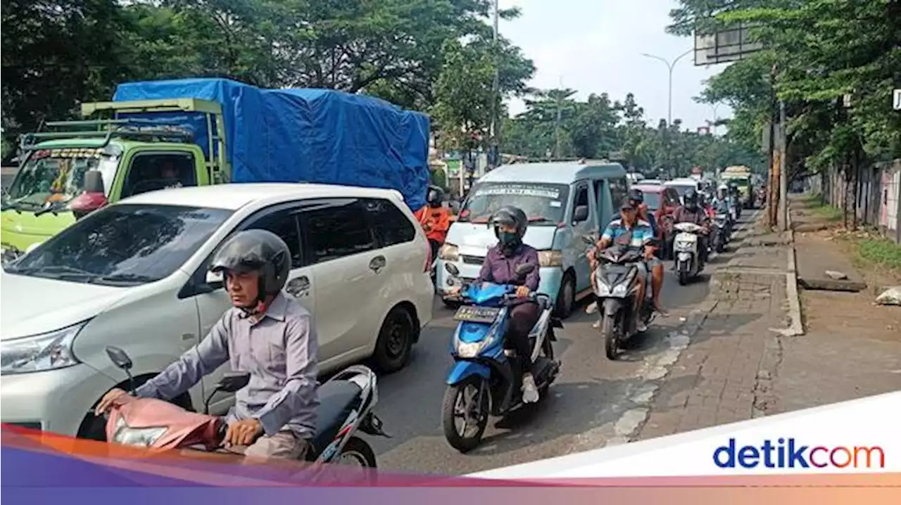 Jalan Juanda Ciputat Arah Jakarta Padat Pagi Ini Meski Hari Kejepit