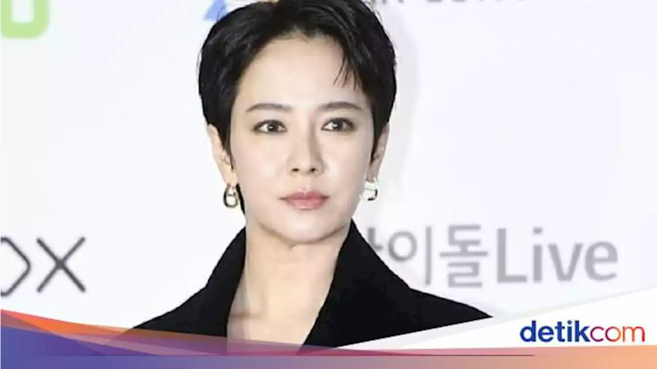 Song Ji Hyo Bikin Netizen Kagum, Pakai Bahasa Isyarat untuk Sapa Fans Difabel