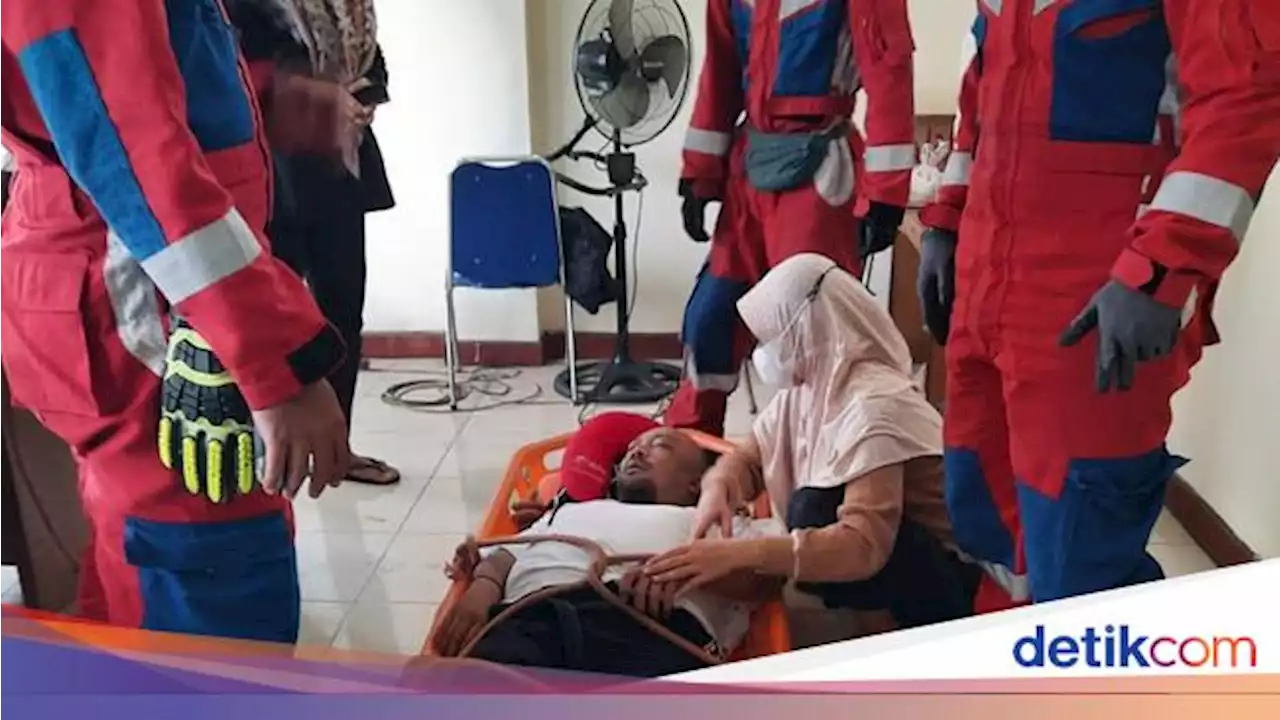 Staf Kelurahan di Jaktim Tiba-tiba Sesak Napas, Dievakuasi Damkar