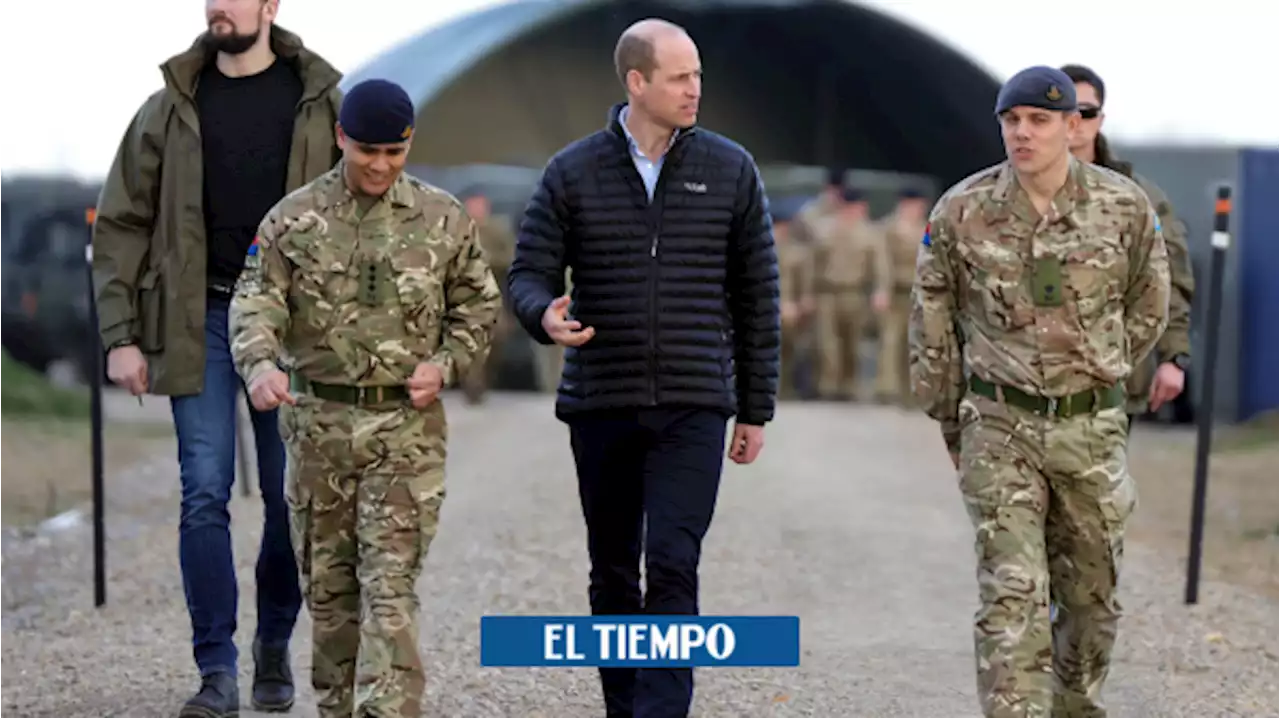 El príncipe Guillermo visita a tropas en frontera de Ucrania y Polonia