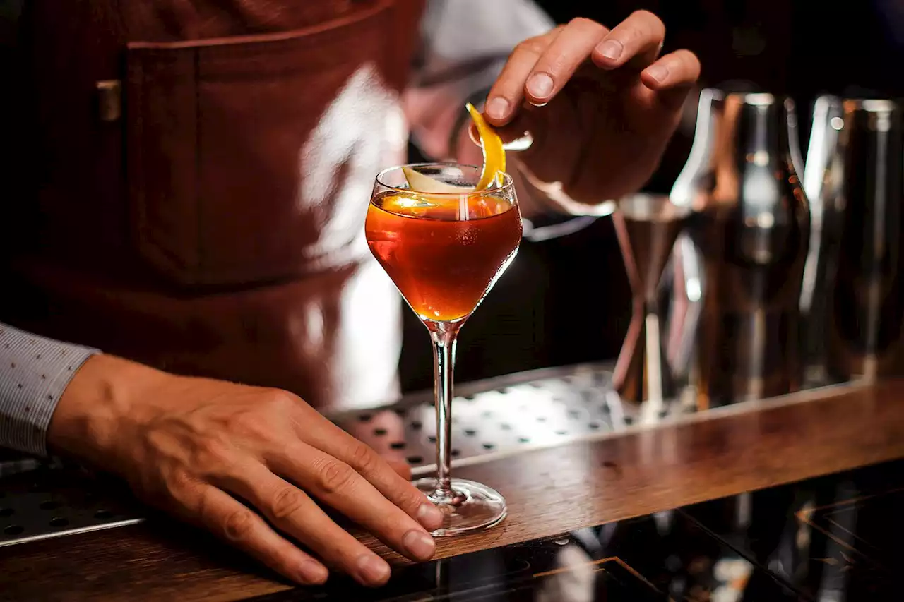 What Is the Difference Between a Cocktail and a Mixed Drink?