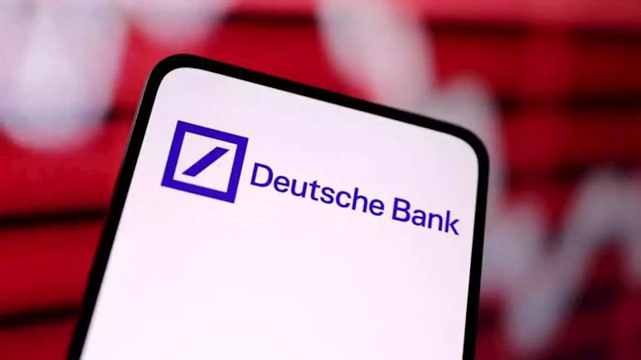 Video: Deutsche Bank leads fresh tumble for bank stocks