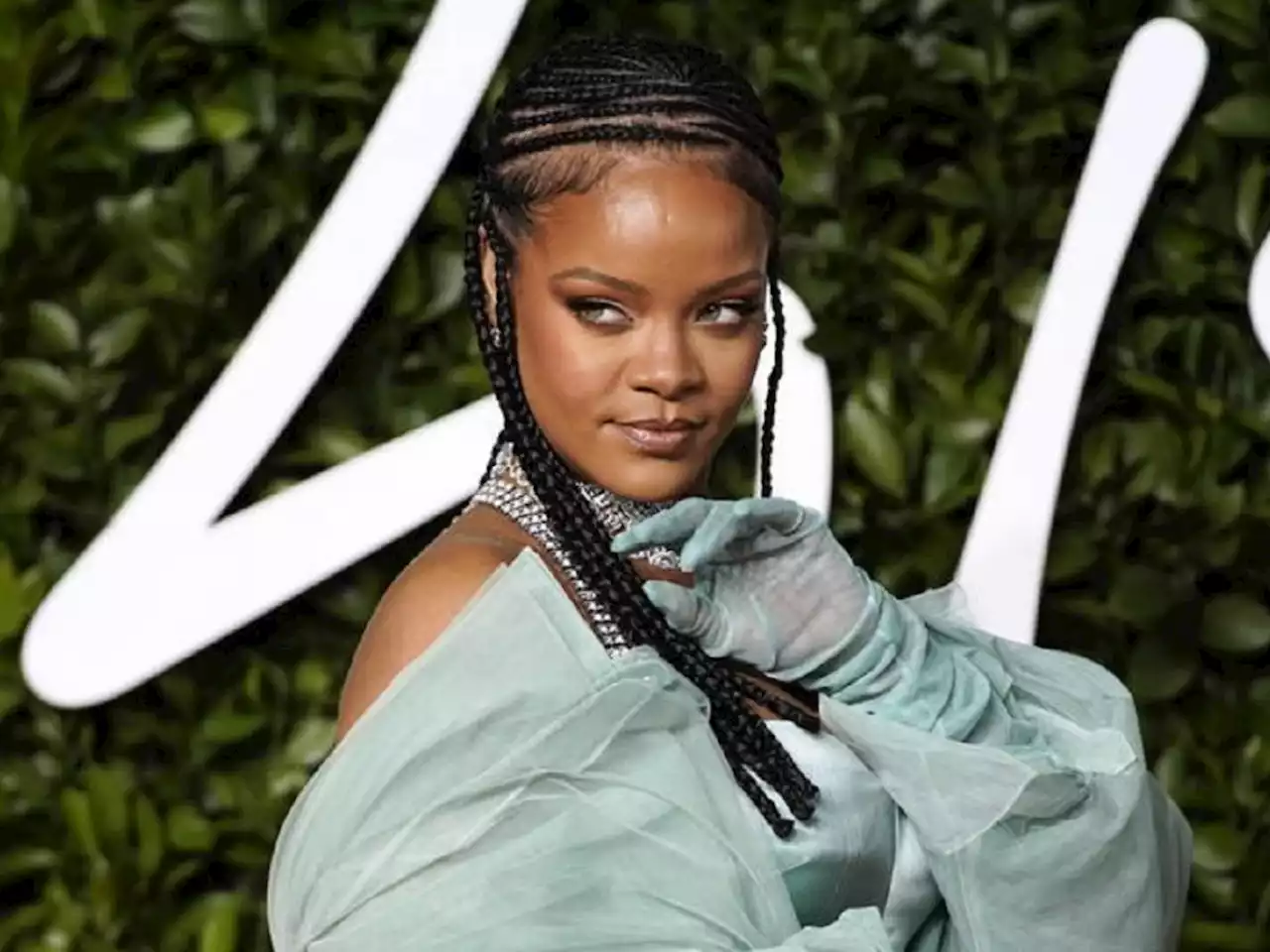 Paura per Rihanna (incinta): un folle si introduce in casa. 'Voleva sposarla'