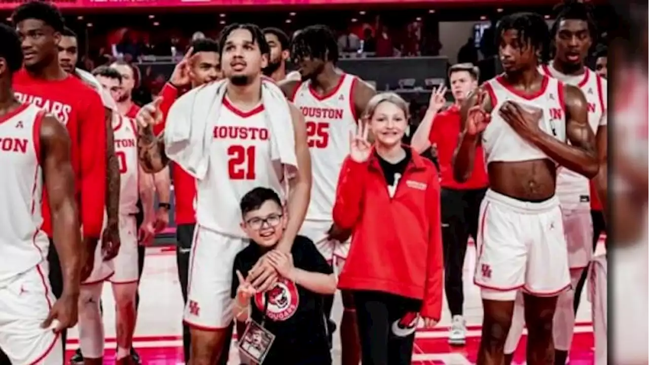 UH Cougars surprise ‘lead ball boy’ Jace Abarca with trip to Kansas City for Sweet 16