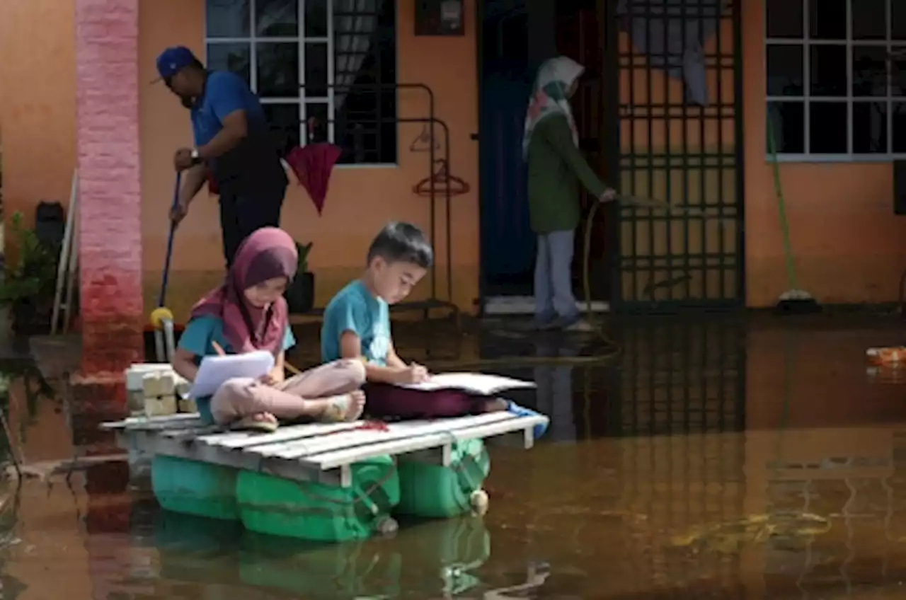 One relief centre closed, flood evacuees in Batu Pahat drop