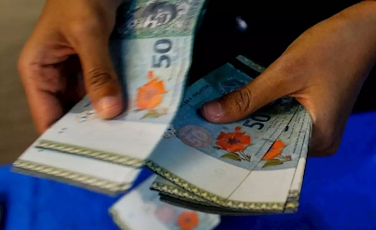 Ringgit snaps four-day gain streak to end lower against US dollar