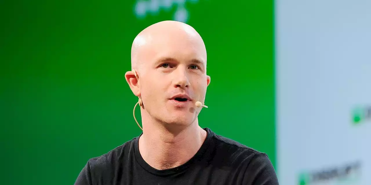 Coinbase CEO takes to Twitter to highlight work with SEC before regulatory warning