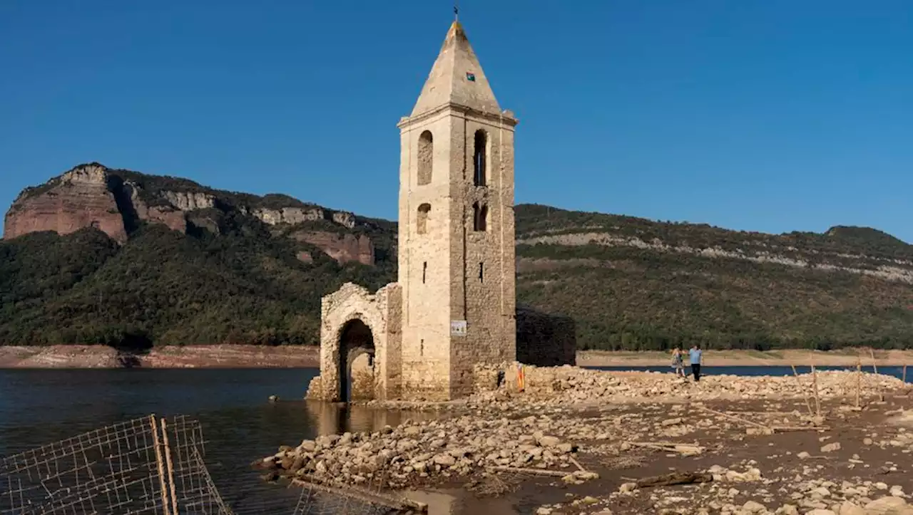 Catalogne : irréelles, les ruines de l'église engloutie dans le lac réapparaissent à cause de la sécheresse