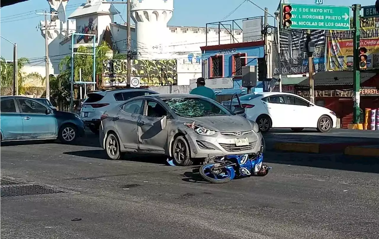 Automóvil choca contra motociclista en Guadalupe, Nuevo León