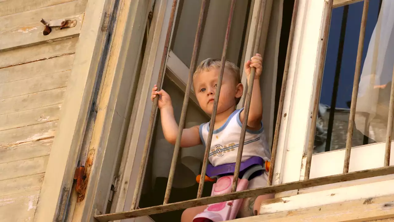 Alle vier Wochen fällt ein Kind aus dem Fenster