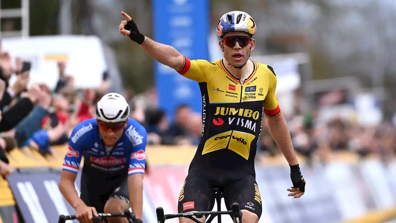 Van Aert klopt Van der Poel en Pogacar in prachtige titanenstrijd in E3 Prijs