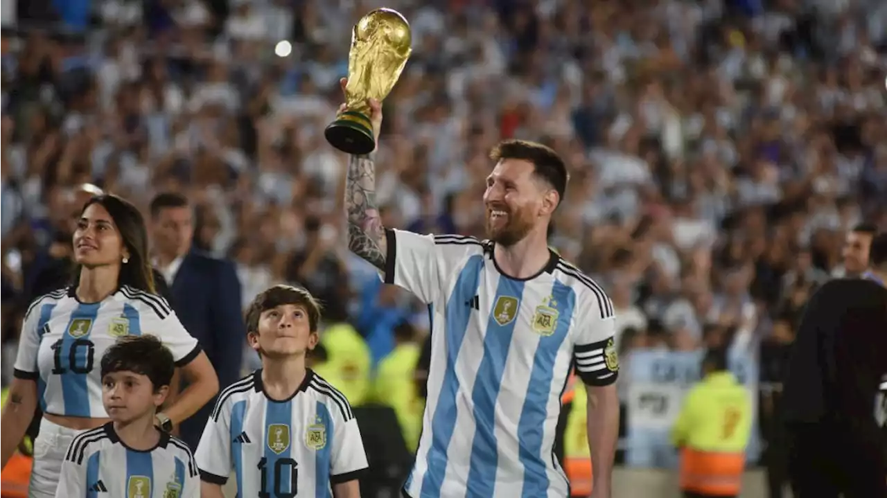 Messi agradeció a la gente, pidió que 'disfruten todo esto', pero no quiso bailar