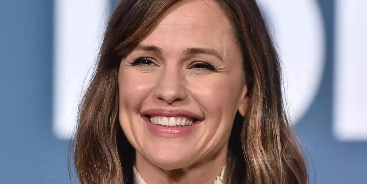 Jennifer Garner Posts Hilarious ‘Throwback’ Video and Fans Can’t Stop Laughing