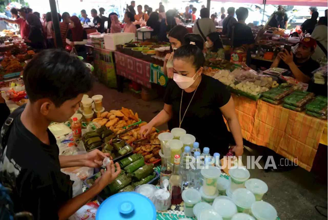 Potret Berburu Takjil di Benhil |Republika Online