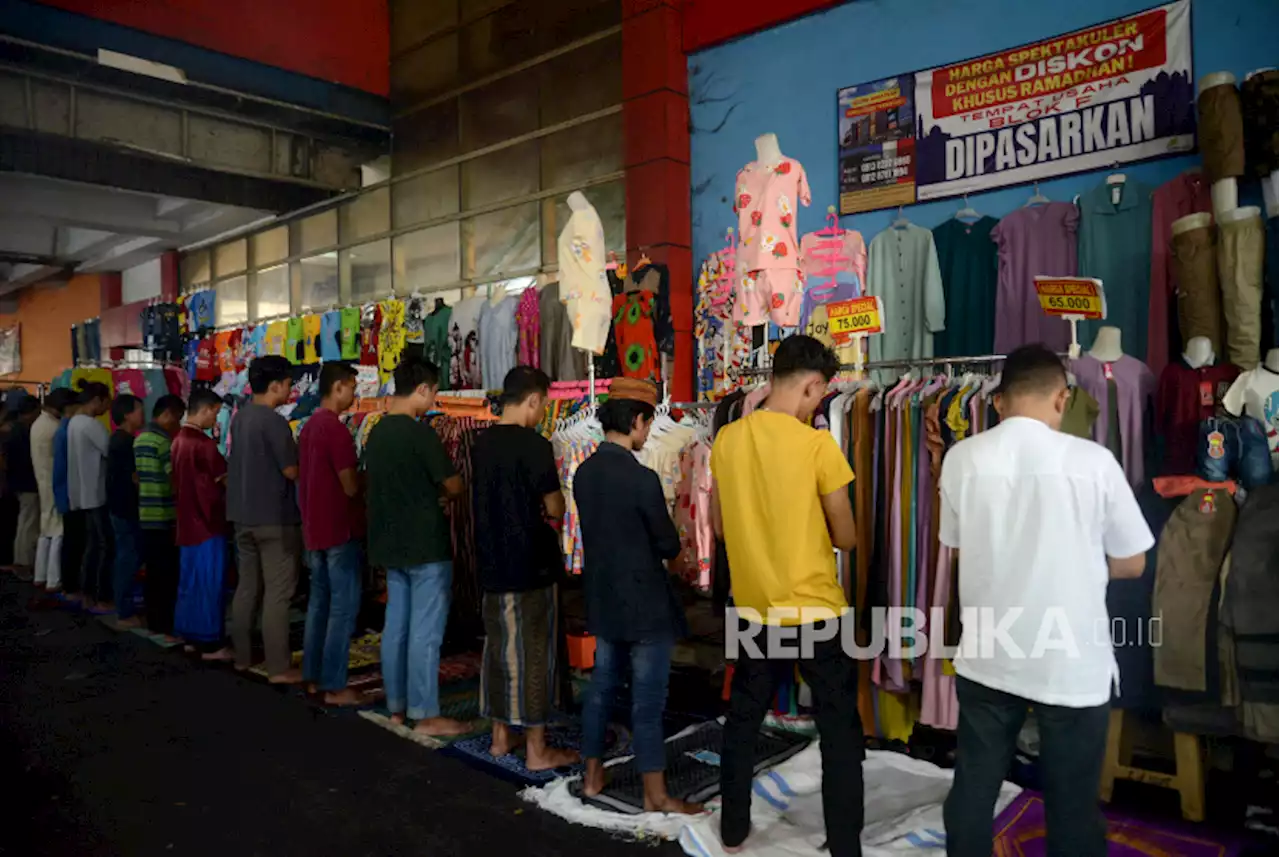 Sholat Jumat Pertama Ramadhan 1444 Hijriah di Pasar Tanah Abang |Republika Online