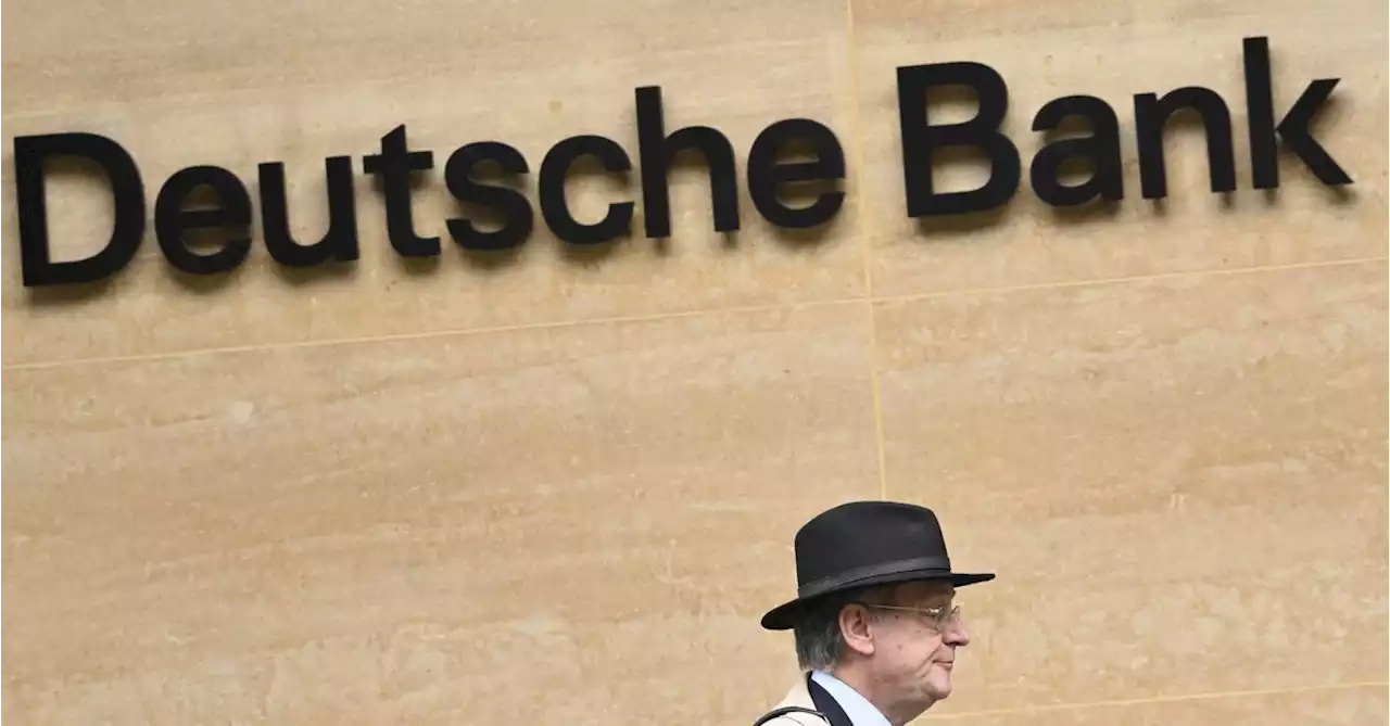 Deutsche Bank shares plunge, default insurance hits four-year high