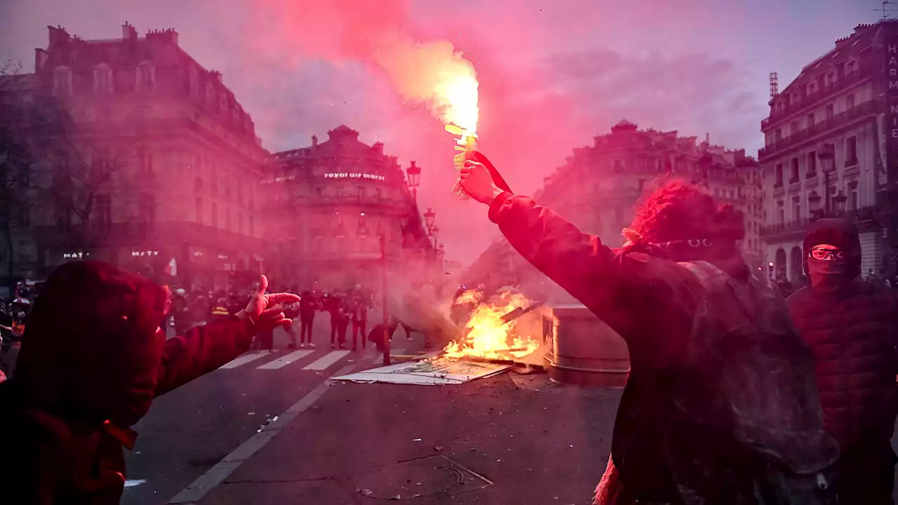 Los franceses se movilizan masivamente en las calles para protestar contra la reforma de las pensiones de Macron