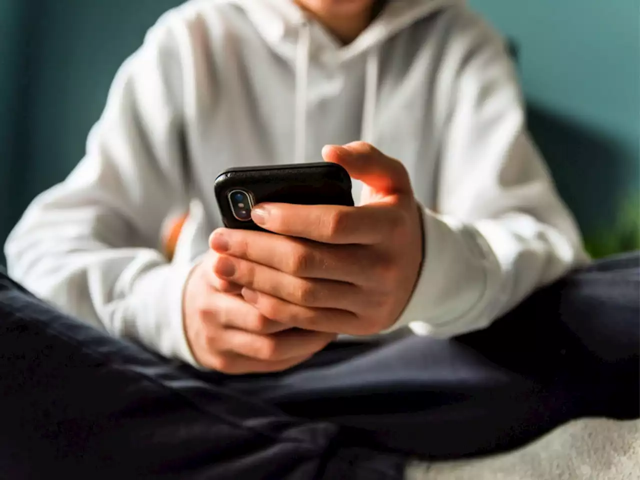 Utah's Groundbreaking New Law Requires a 'Digital Curfew' For Minors & We Have Questions