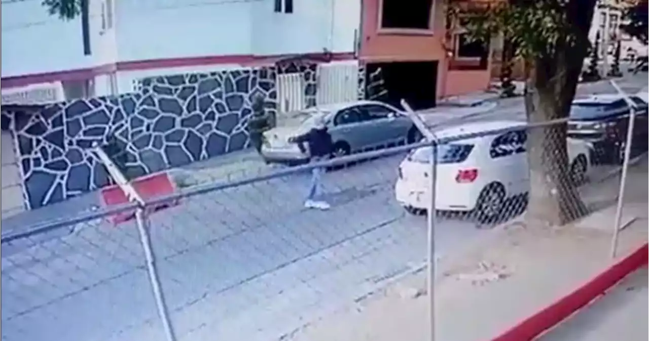 VIDEO: Roban automóvil a una maestra de preescolar afuera de su escuela en Naucalpan