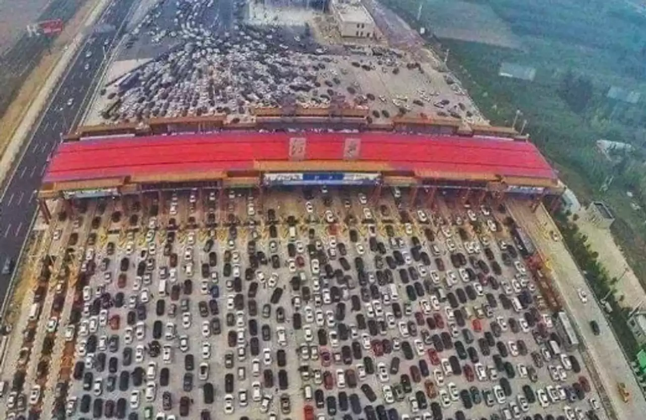 Does This Image Show a Traffic Jam on China's 50-Lane Highway?