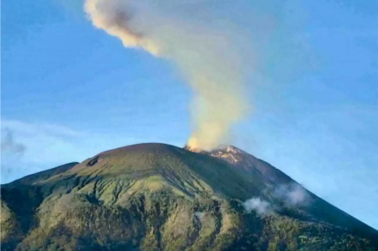 Indonesia volcano erupts, spews tower of smoke and ash