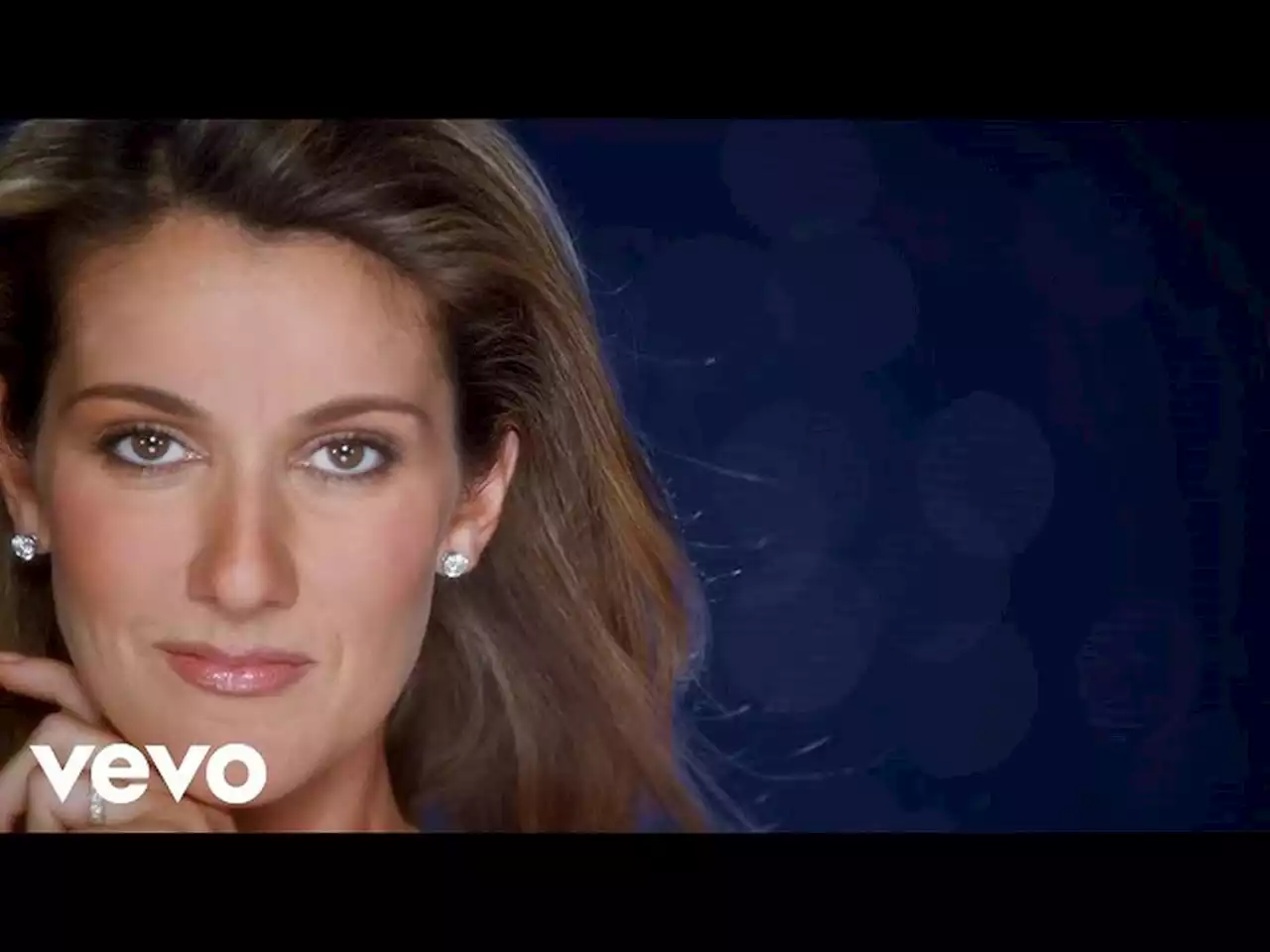 Titanic : pour les 25 ans du film, Céline Dion dévoile un nouveau clip de « My Heart Will Go On »