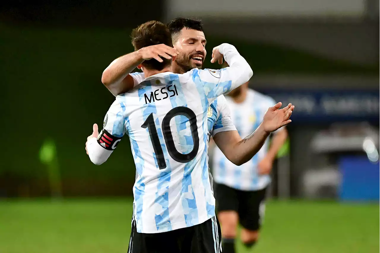 Sergio 'Kun' Agüero ve a Lionel Messi cerca de volver al Barcelona