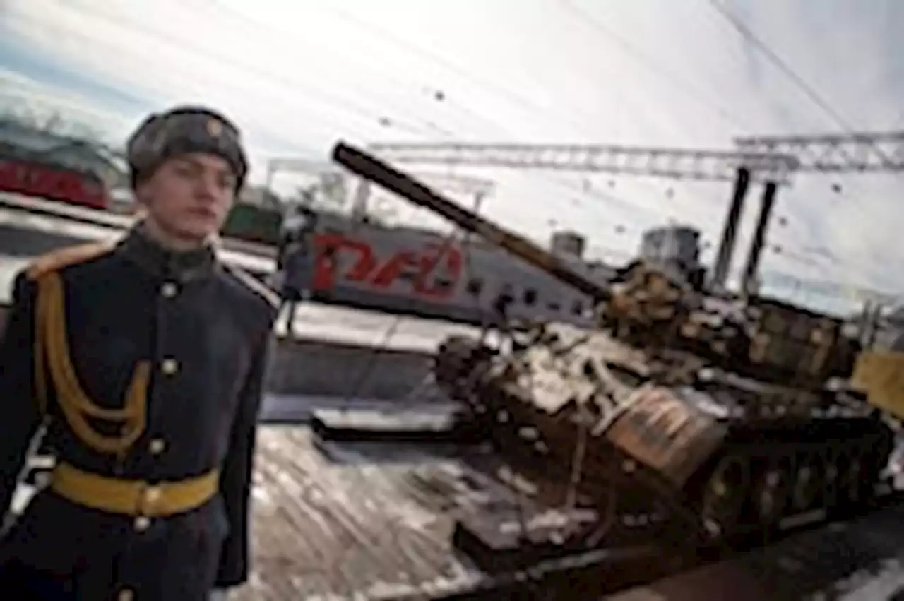 Russia is shipping very old tanks west, signaling shortage in Ukraine