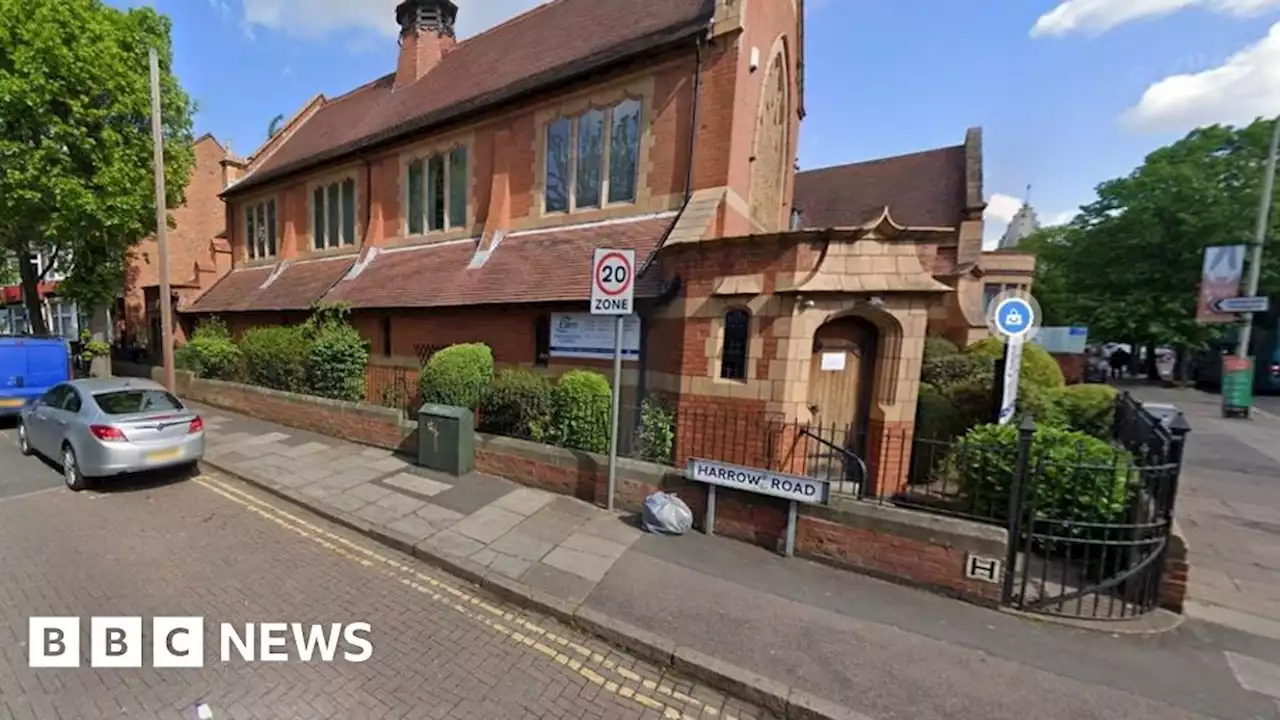 Leicester: Murder arrests after man's body found in house