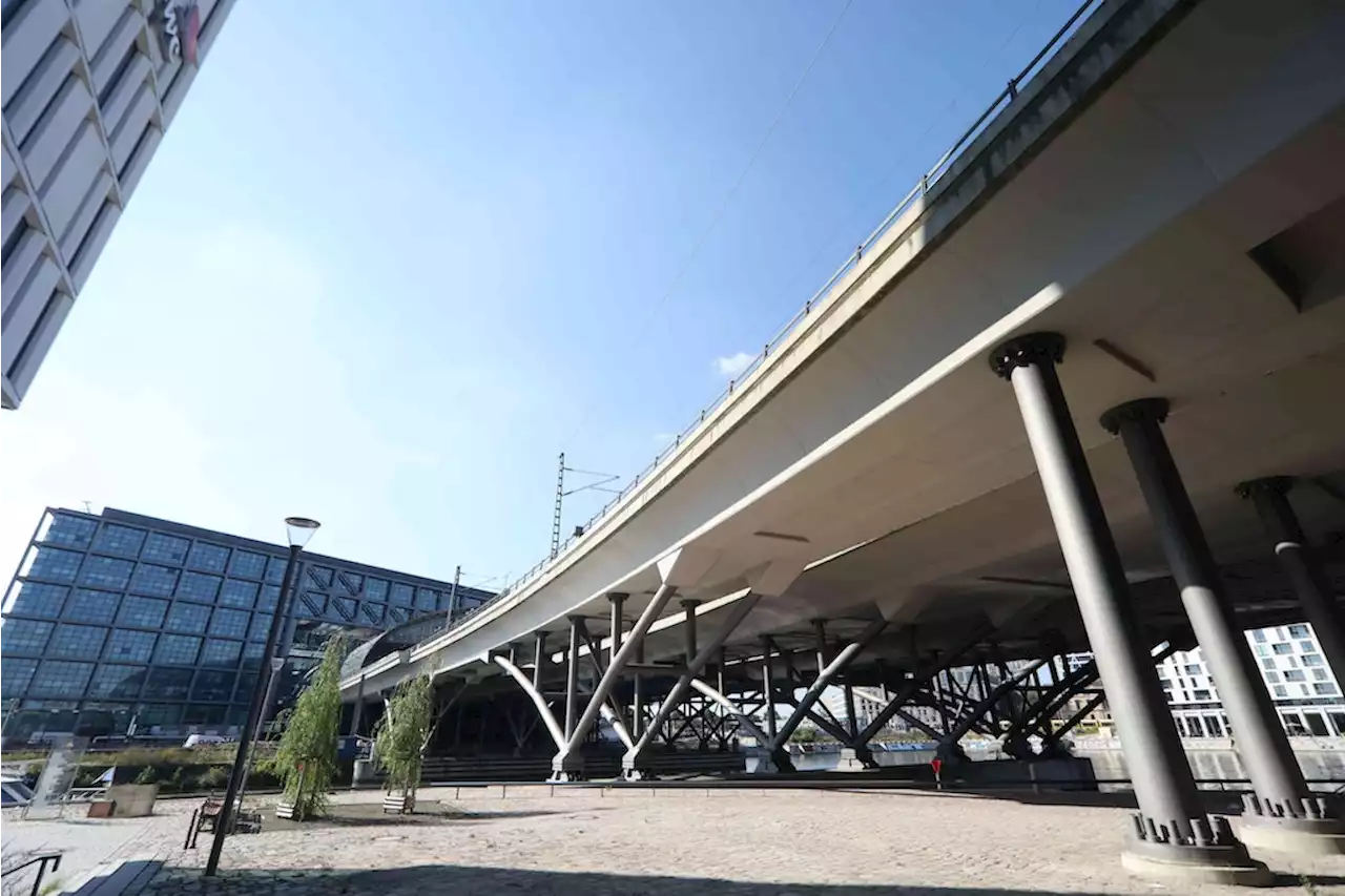 Fehlerhafte Betonage: Brücke am Berliner Hauptbahnhof hat gefährliche Baumängel