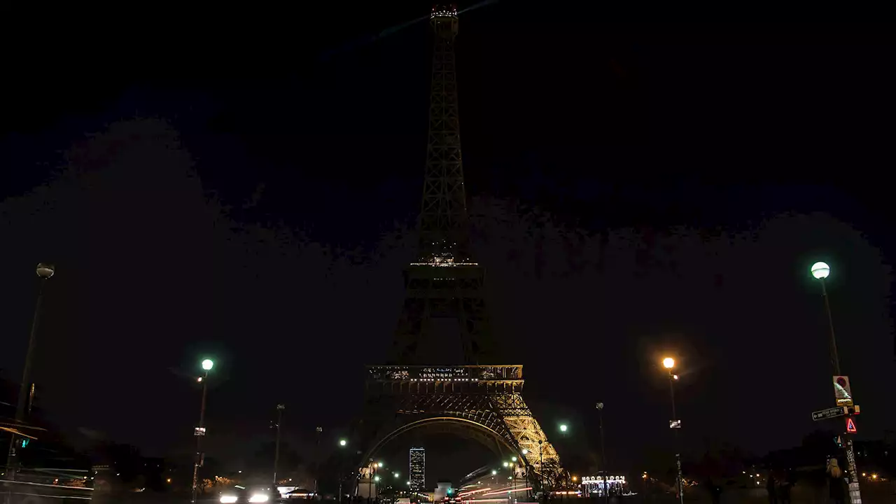 Paris: la Tour Eiffel éteinte ce samedi à l'occasion de la 'Earth Hour'