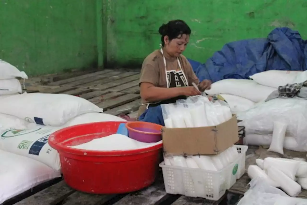 Bapanas Tunjuk Bulog Amankan Cadangan Gula dan Minyak Goreng