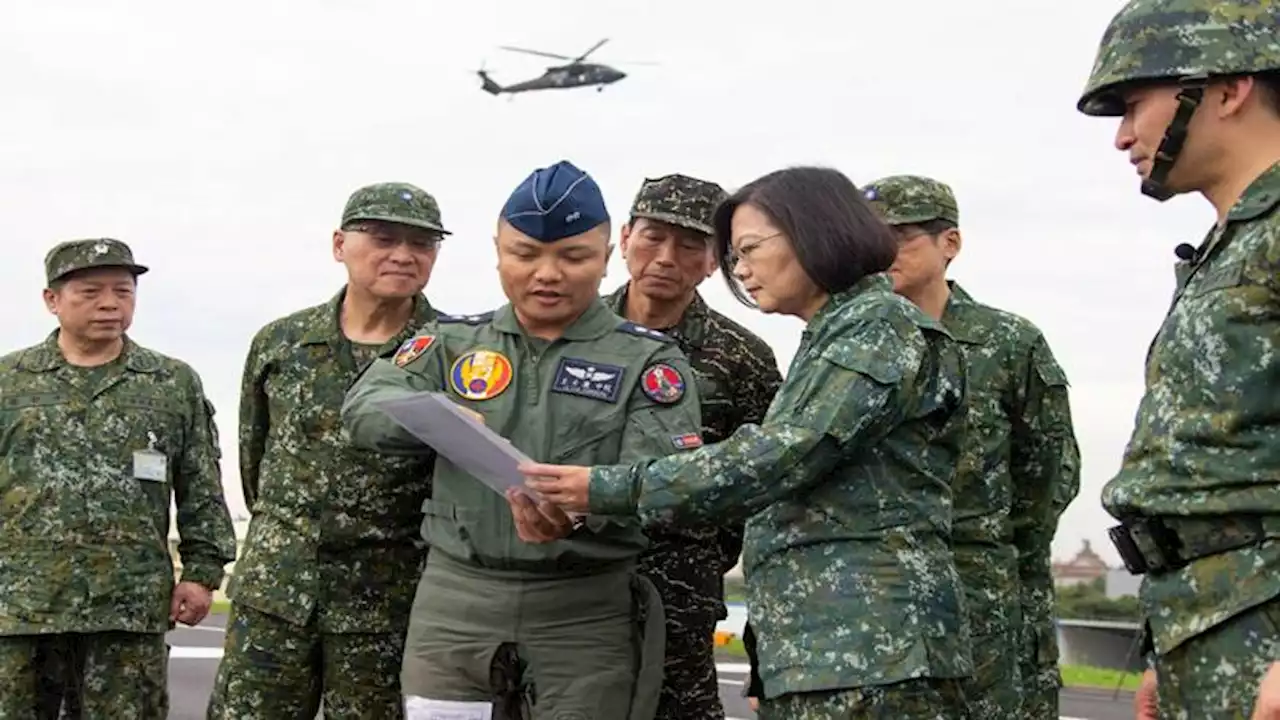 Presiden Taiwan Tinjau Pasukan Militer, Jelang Kunjungannya ke AS