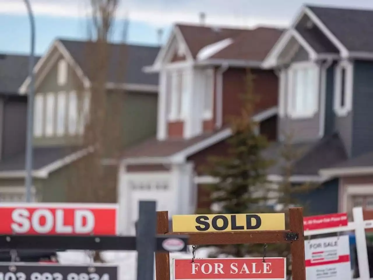 Housing affordability improves in Canada for first time in 2 years