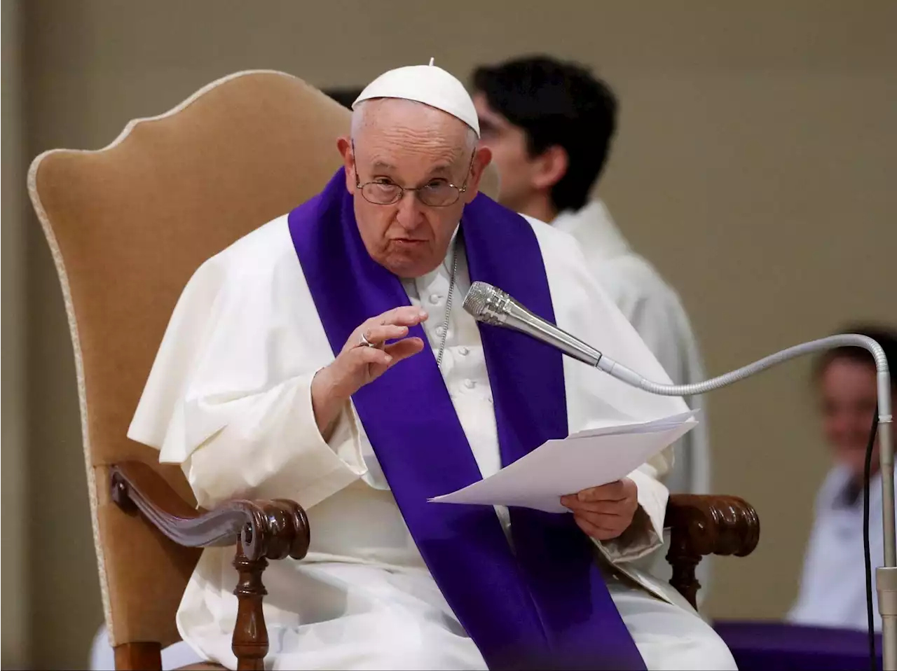 Pope extends sexual abuse law to include lay leaders