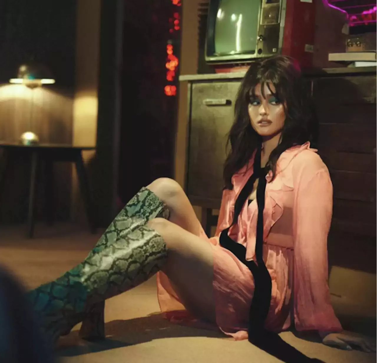 Look Liza Soberano Exudes Sultry Vibes In Retro Inspired Photo Shoot 8321