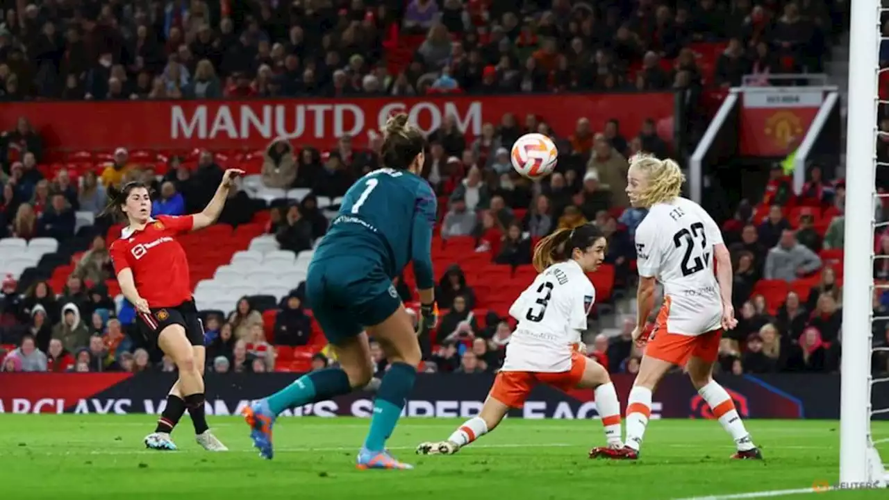 Man United go top of WSL with win over West Ham, Arsenal thrash Spurs