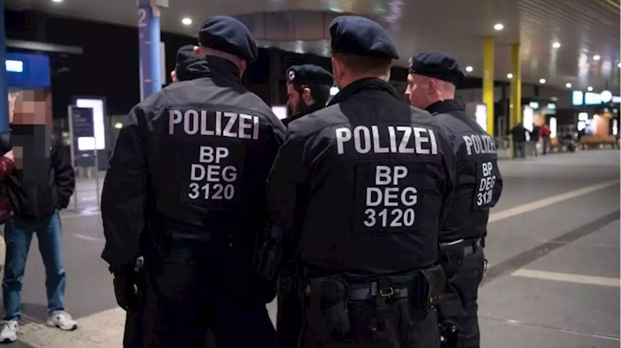 Bundespolizei beschlagnahmt diverse Waffen bei Kontrollen an Bahnhöfen