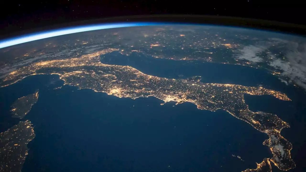 Earth Hour 2023, per l'Ora della Terra tutto il mondo si spegne contro il cambiamento climatico