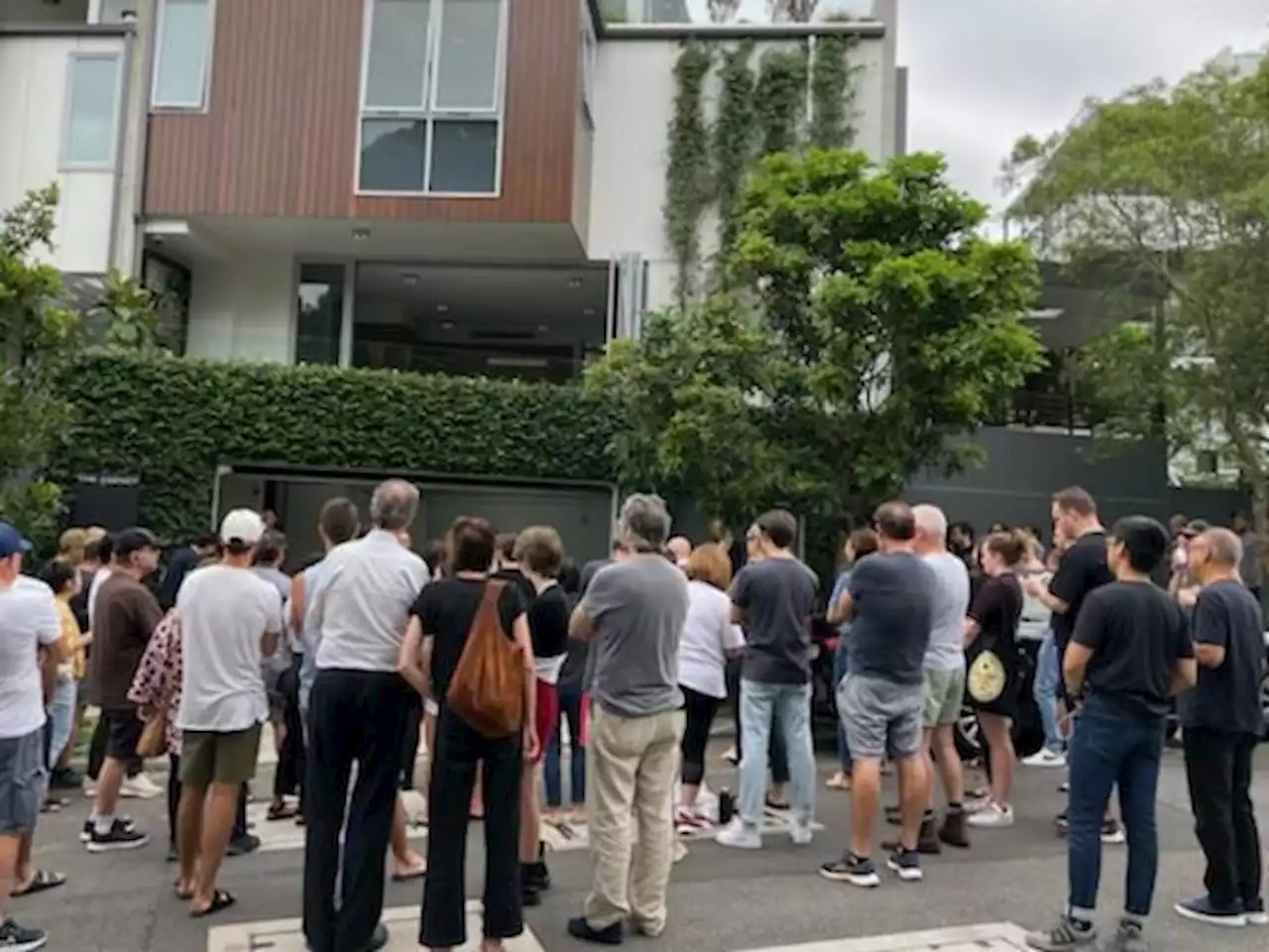 Sydney auctions: 21 bidders battle for inner west ‘treehouse’ as new listings plummet - realestate.com.au