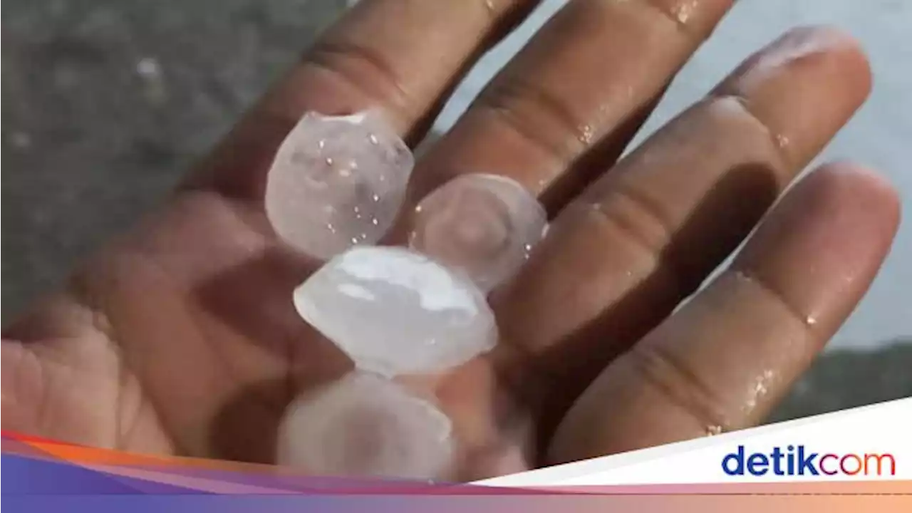 Pekanbaru Diguyur Hujan Es Sore Ini, Sebesar Biji Kurma