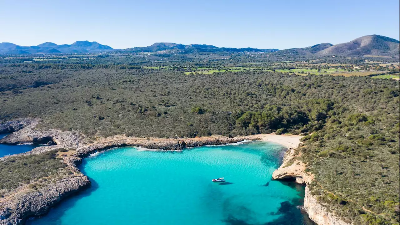 Muere un joven de 26 años al saltar desde una altura de 12 metros en cala Varques, en Mallorca