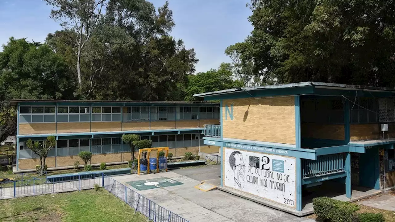 Encapuchados 'toman' instalaciones del CCH Azcapotzalco