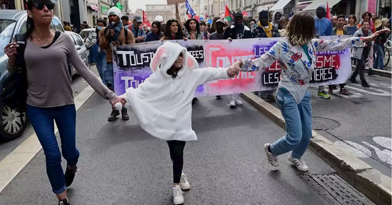 Loi immigration : 300 à 400 personnes manifestent à la porte d’Aix à Marseille